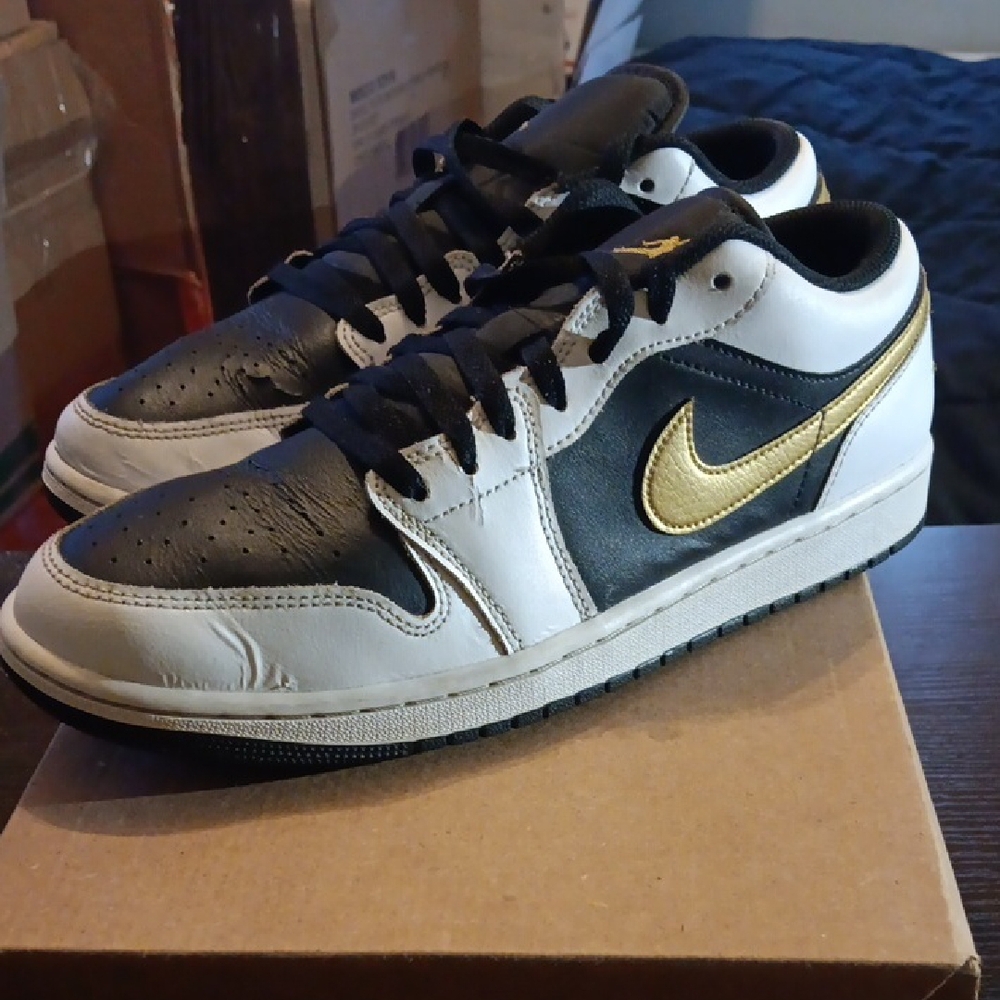 Jordan 1 Low Black White Metalic Gold Swoosh Mens 10 Womens 11.5 EUC - Picture 2 of 9